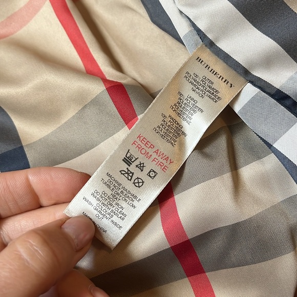 BNWT Girl’s Burberry Puffer Jacket - Picture 10 of 12